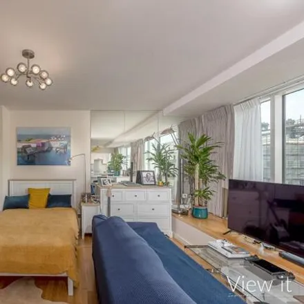 Buy this studio apartment on The Panoramic in 152 Grosvenor Road, London