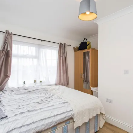 Image 2 - The Green, London, W3 7PQ, United Kingdom - Room for rent