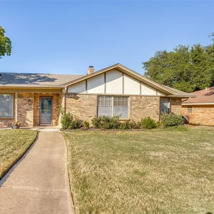 Rent this 3 bed house on 1021 Auburn Drive in Arlington, TX 76012