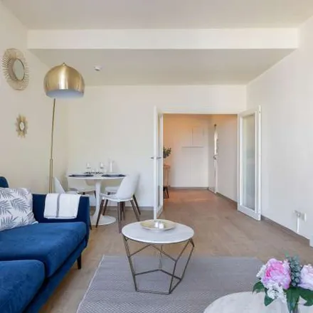 Rent this 3 bed apartment on Dr. J. Vivancos García in Travessera de Gràcia, 68-70