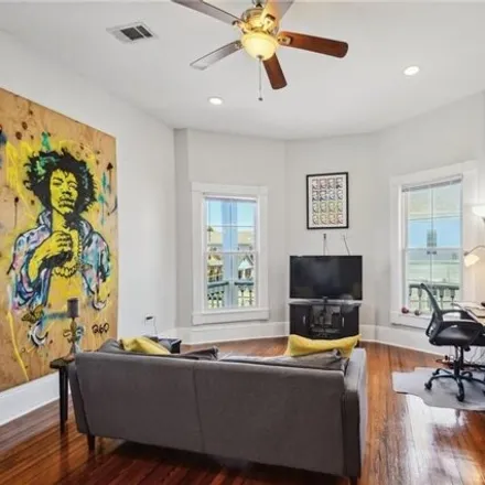 Image 4 - 2932 Cleveland Avenue, New Orleans, LA 70119, USA - House for sale