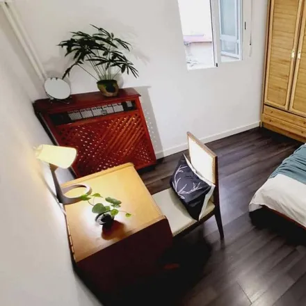 Rent this 7 bed room on Calle de Moratín in 14, 28014 Madrid