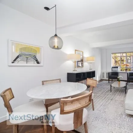 Image 1 - 44 East 67th Street, New York, NY 10065, USA - Townhouse for sale