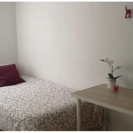Rent this 4 bed room on Calle de Marcelo Usera in 170, 28026 Madrid