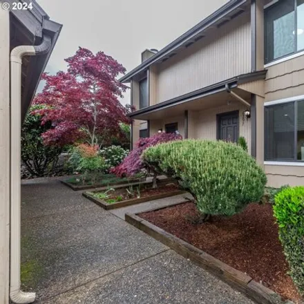 Buy this 2 bed condo on 6297 Fairway Avenue Southeast in Salem, OR 97306