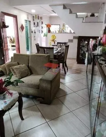 Buy this 3 bed house on Rua dos Empresarios in Timóteo - MG, 35170-022