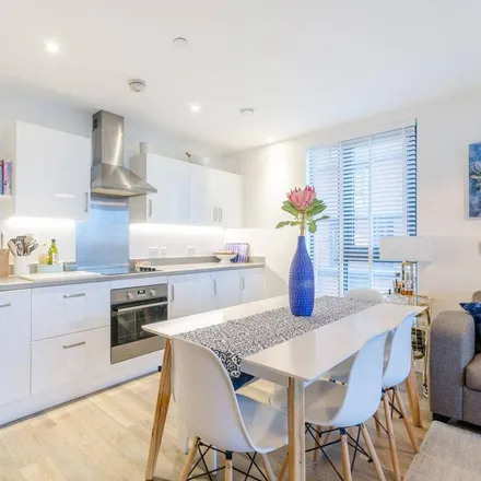 Rent this 2 bed apartment on Tavernelle House in Crown Road, London
