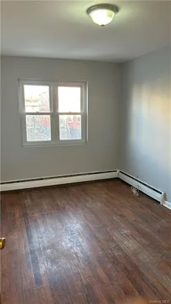 Image 7 - 929 East 226th Street, New York, NY 10466, USA - Apartment for rent