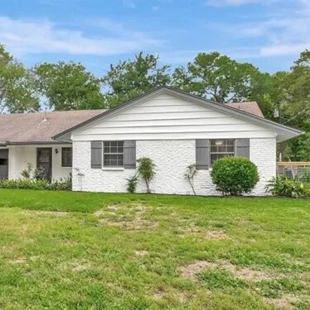 Rent this 4 bed house on 370 Carey Lane in Friendswood, TX 77546