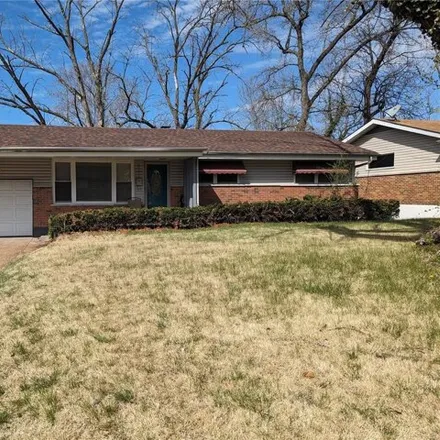 Rent this 3 bed house on 9805 Cambria Dr in Saint Louis, Missouri