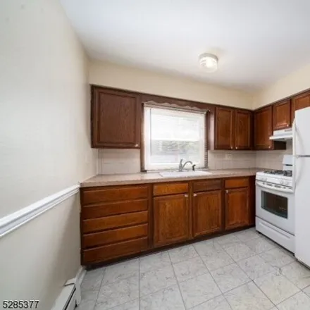 Image 3 - 309 South Parkway, Clifton, NJ 07014, USA - House for sale