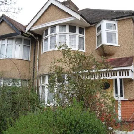 Buy this 3 bed duplex on Southfields in London, NW4 4ND