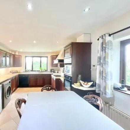 Image 4 - Englesea Brook Lane, Newcastle-under-Lyme, CW2 5QW, United Kingdom - Townhouse for sale