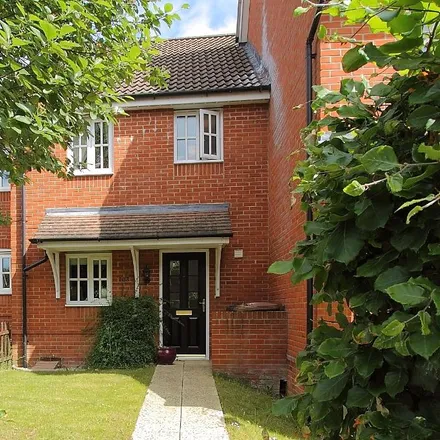 Rent this 3 bed townhouse on Burghclere Down Community Centre in Berry Way, Anna Valley