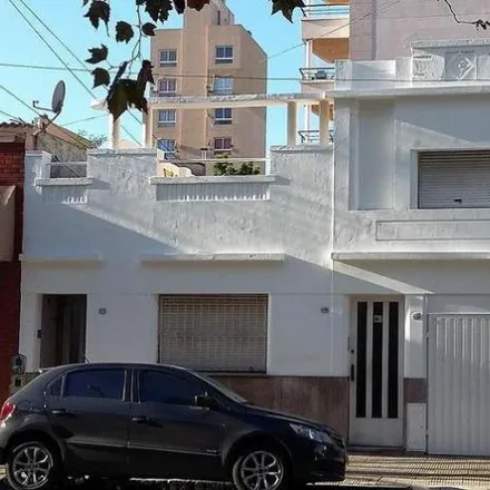 Rent this 3 bed house on Sitio de Montevideo 1331 in Partido de Lanús, Lanús Este