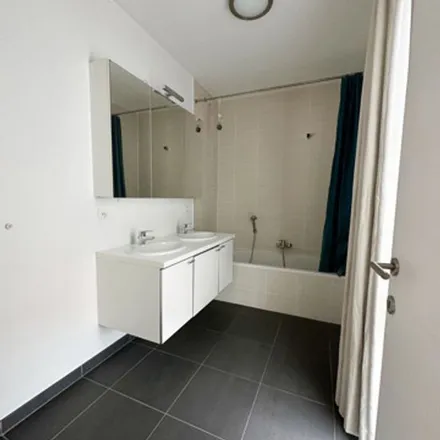 Rent this 3 bed apartment on Carrefour Express in Chaussée de Louvain - Leuvensesteenweg 580, 1030 Schaerbeek - Schaarbeek