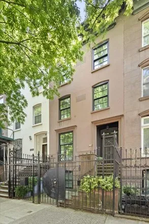 Buy this 4 bed house on 216 East 30th Street in New York, NY 10016