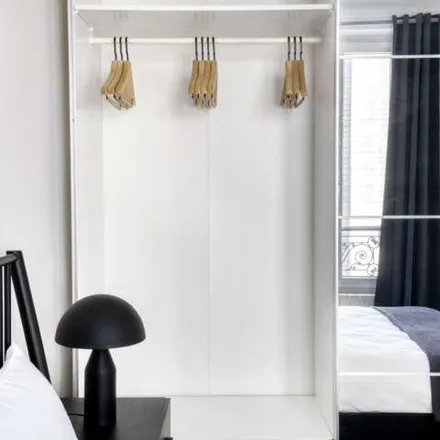Image 3 - 17 Rue Portalis, 75008 Paris, France - Apartment for rent