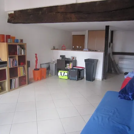 Image 5 - 14 Rue Charles de Gaulle, 42190 Charlieu, France - Apartment for rent