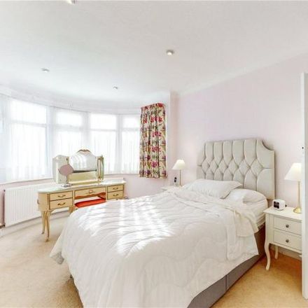 Rent this 3 bed house on Hendale Avenue in London, NW4 4LS