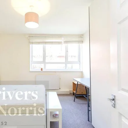 Image 3 - Kelby House, Sutterton Street, London, N7 9DB, United Kingdom - Apartment for rent