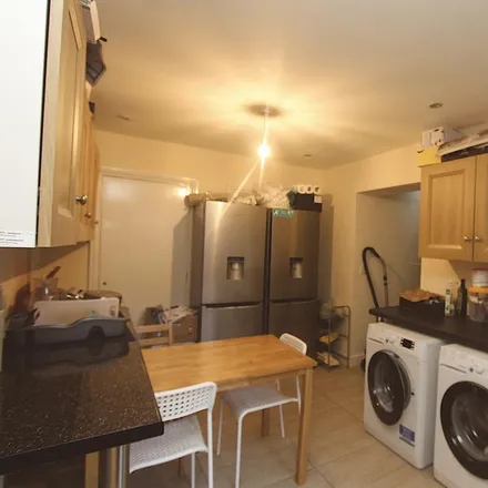 Rent this 1 bed room on 40 Central Road in London, SM4 5SD