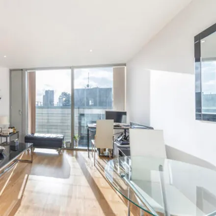 Image 8 - Landmark West Tower, 22 Marsh Wall, Canary Wharf, London, E14 9JF, United Kingdom - Apartment for sale