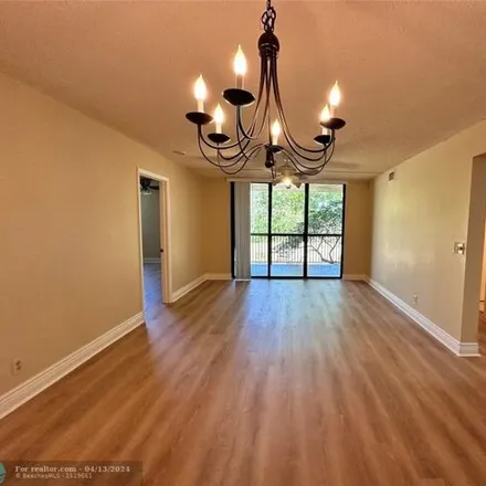 Image 3 - 5725 Riverside Drive, Pine Ridge Villas, Coral Springs, FL 33067, USA - Condo for rent