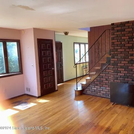 Image 7 - 1035 West Fingerboard Road, New York, NY 10304, USA - House for sale