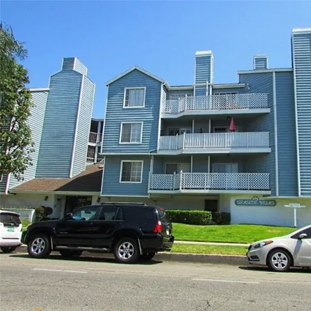 Rent this 2 bed condo on 957 East 3rd Street in Long Beach, CA 90802