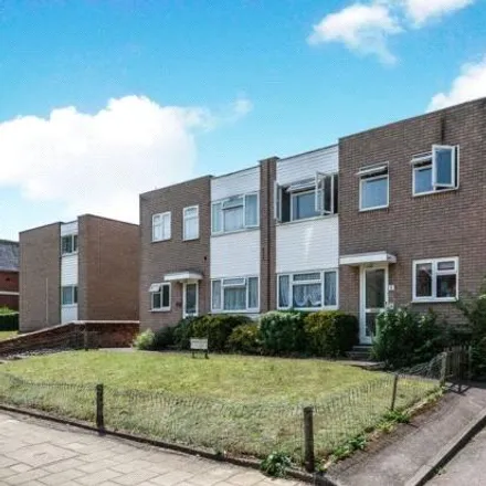 Rent this 2 bed apartment on Montreal Court in Cargate Avenue, Aldershot