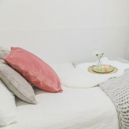 Rent this 5 bed room on Delicias in Paseo de las Delicias, 28045 Madrid