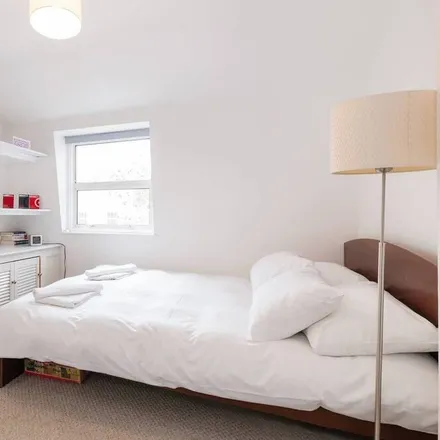 Rent this 1 bed apartment on London in SE1 6JZ, United Kingdom