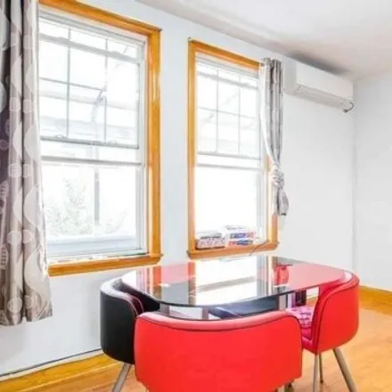 Image 6 - 48-09 69th Street, New York, NY 11377, USA - House for sale