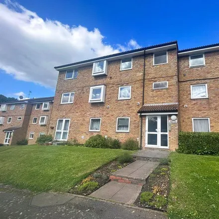 Rent this 2 bed apartment on Parrs Close in London, CR2 0QX