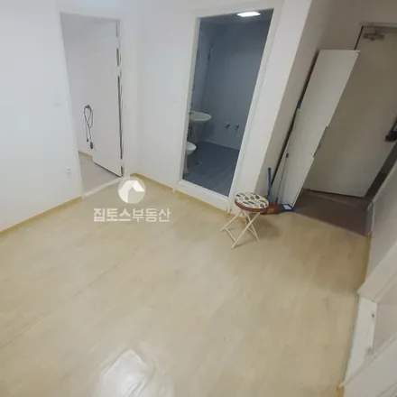 Rent this 2 bed apartment on 서울특별시 강남구 논현동 224-5