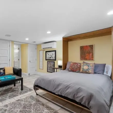 Rent this 1 bed apartment on Washington