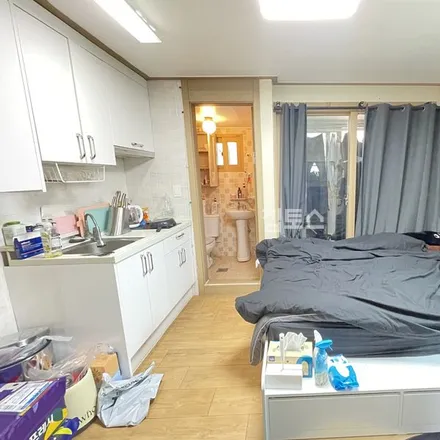 Rent this studio apartment on 서울특별시 마포구 연남동 488-2