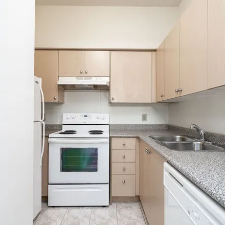 Image 3 - 388 Sidney Belsey Crescent, Toronto, ON M6M 5H6, Canada - Apartment for rent