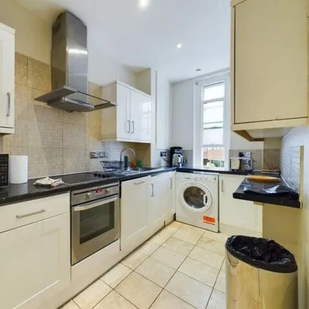 Image 4 - Queens Court, Queensway, London, W2 4SJ, United Kingdom - Apartment for rent