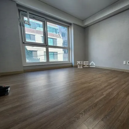 Rent this 2 bed apartment on 서울특별시 강남구 역삼동 723-16