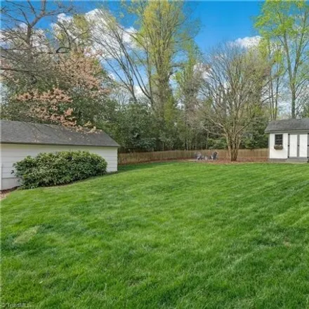 Image 9 - 123 West Avondale Drive, Starmount Forest, Greensboro, NC 27403, USA - House for sale