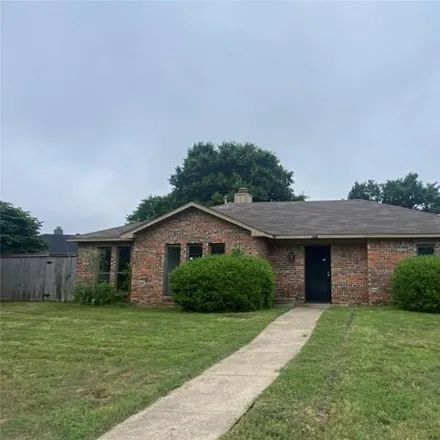 Buy this 3 bed house on 1231 Royal Oak Drive in DeSoto, TX 75115