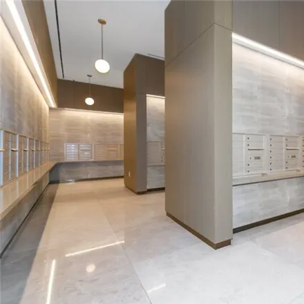 Image 4 - Skyline Tower, 23-15 44th Drive, New York, NY 11101, USA - Condo for sale