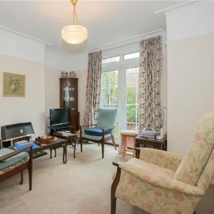 Image 2 - 4 Larches Avenue, London, SW14 8LX, United Kingdom - Townhouse for sale