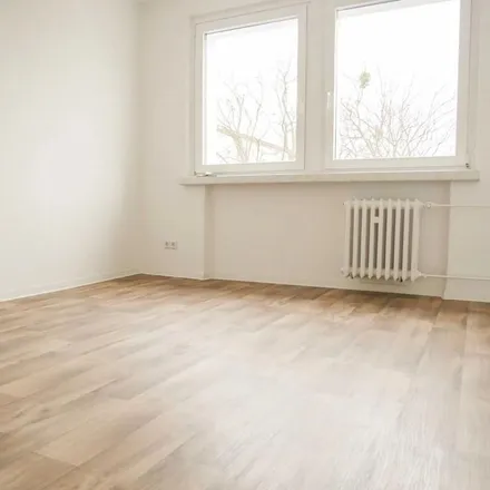 Rent this 3 bed apartment on Neuer Sülzeweg 16 in 39128 Magdeburg, Germany