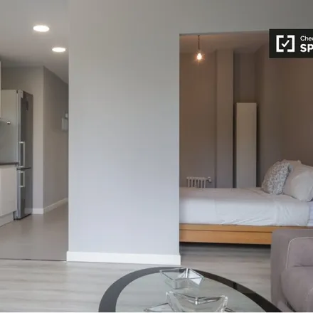 Image 4 - Calle Cadarso, 28008 Madrid, Spain - Apartment for rent