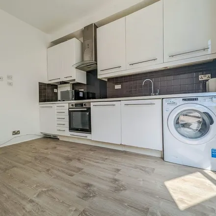 Image 7 - Sevington Road, The Hyde, London, NW4 3RS, United Kingdom - Apartment for rent