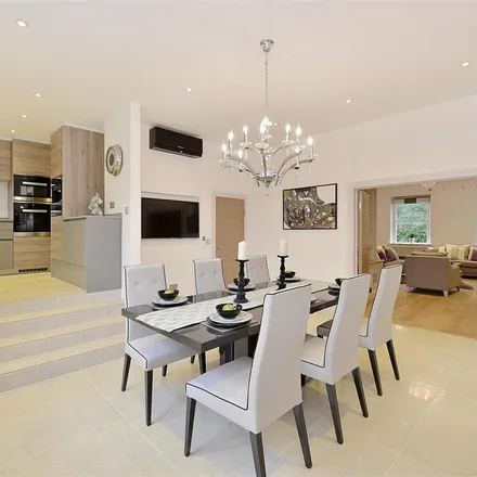 Rent this 3 bed apartment on 18 Lowndes Square in London, SW1X 9HA