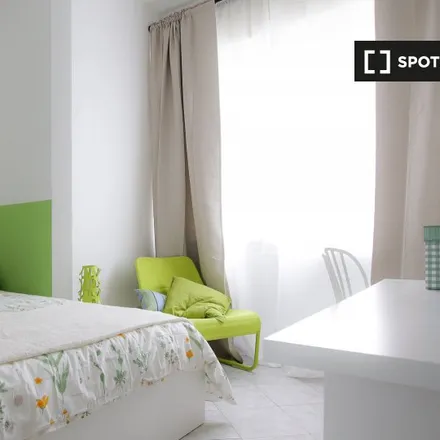 Rent this 5 bed room on Villa Aida in Via Gardone, 22a